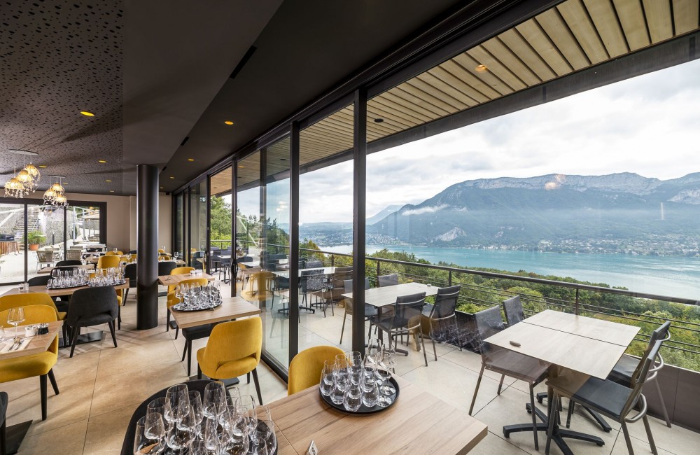 Extension d'un restaurant sur les hauteurs du lac d'Annecy 