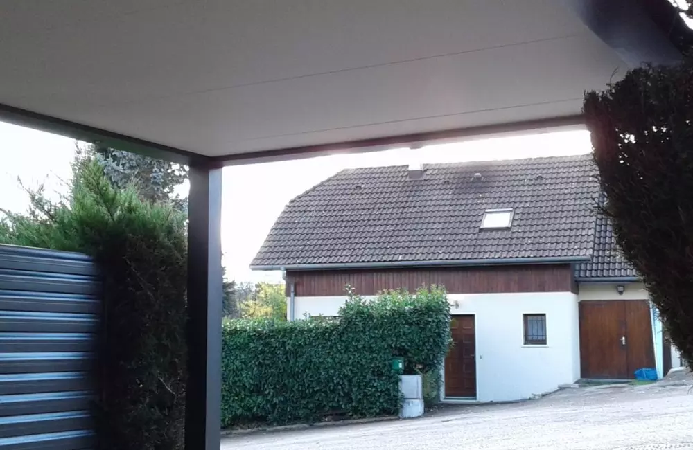toiture équipée de détecteur de lumière