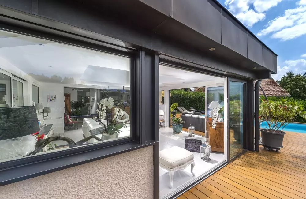 grand coulissant 3 vantaux sur 3 rails pour une ouverture maximale