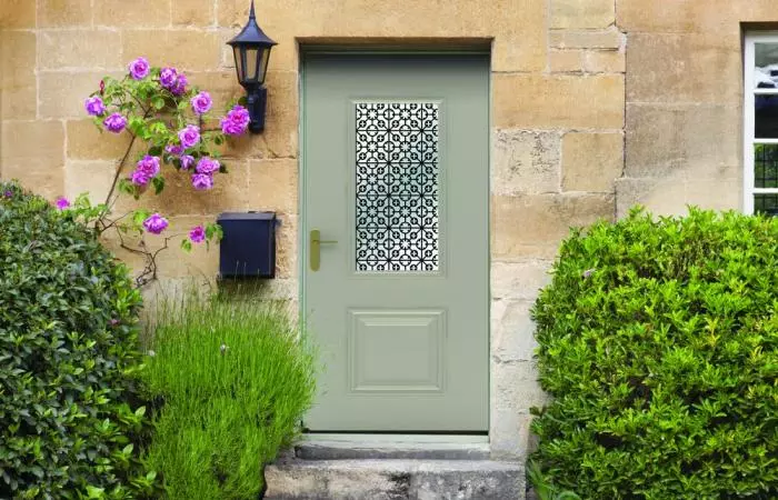 Installation de porte d'entrée alu