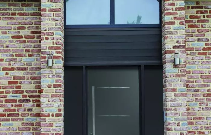 Fabrication et installation de porte en alu