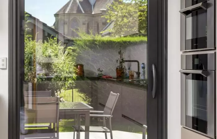 pose de fenêtre en aluminium